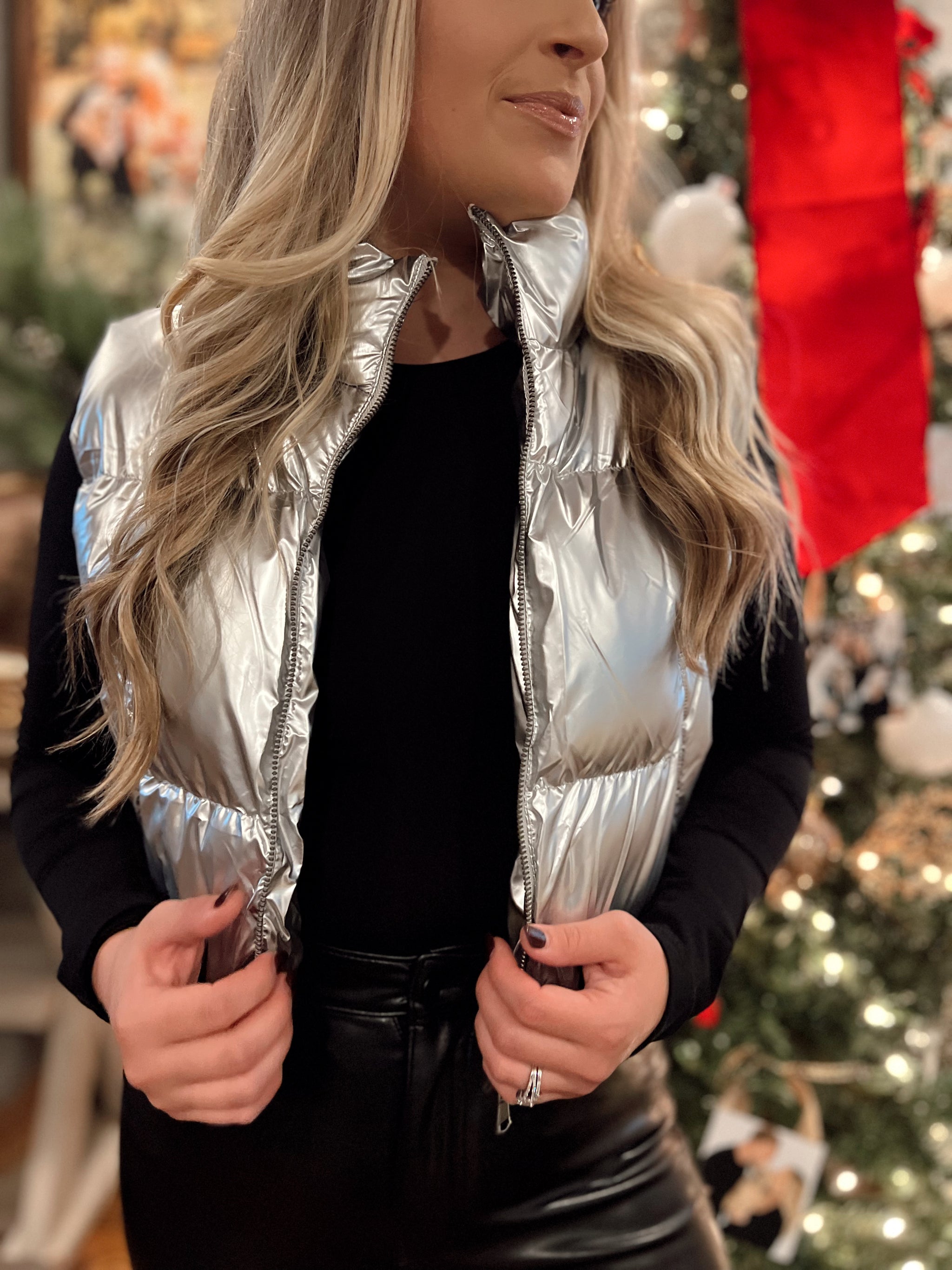 J.NNA Snap and Zipper Shiny Metallic Puffer Vest main image 0