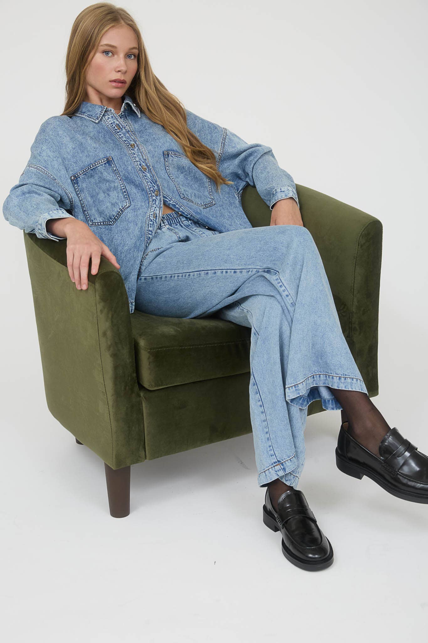 CHAMBRAY BUTTON DOWN LONG SLEEVE SHIRT