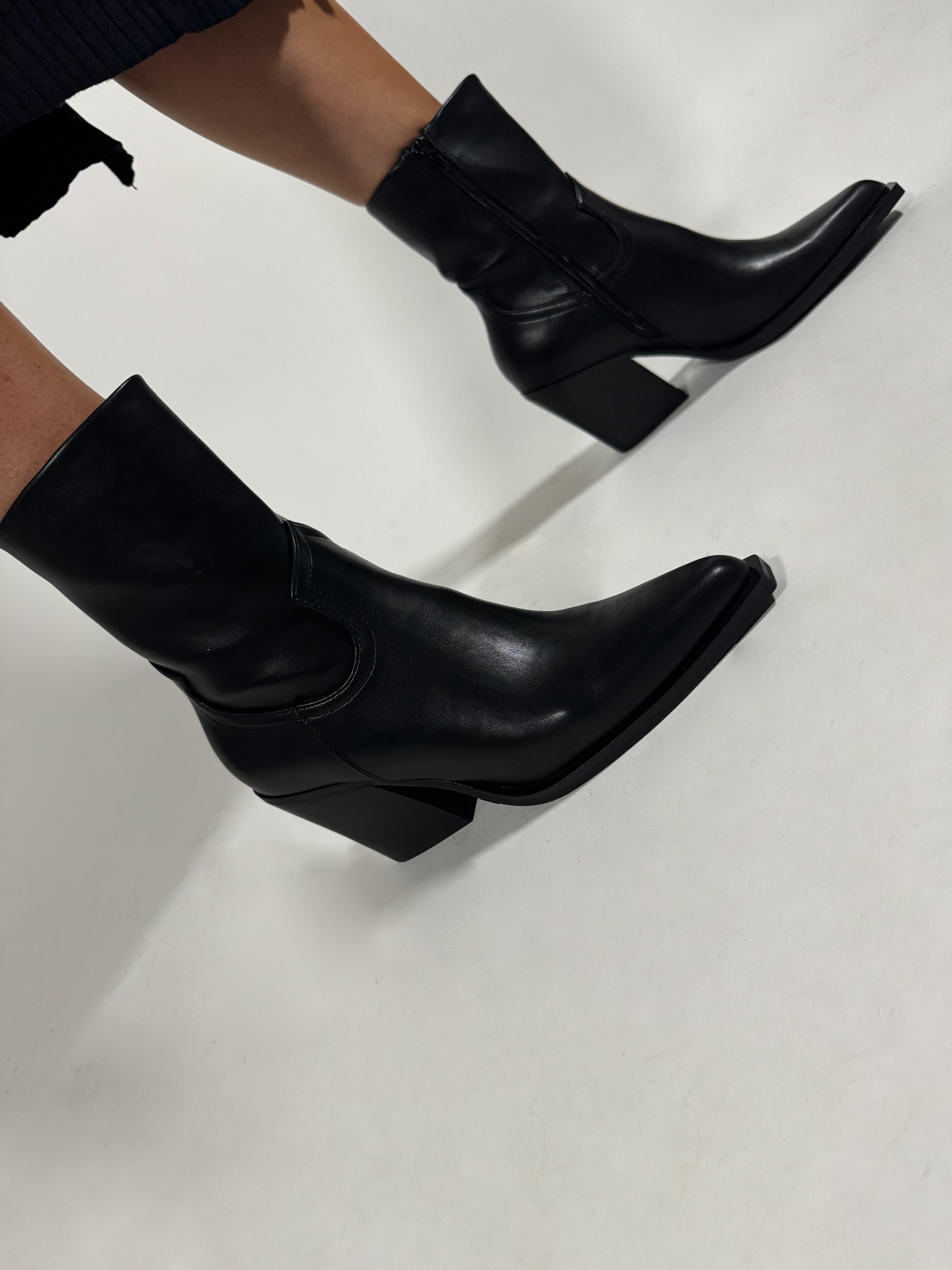 Short Pointed Leather Boot