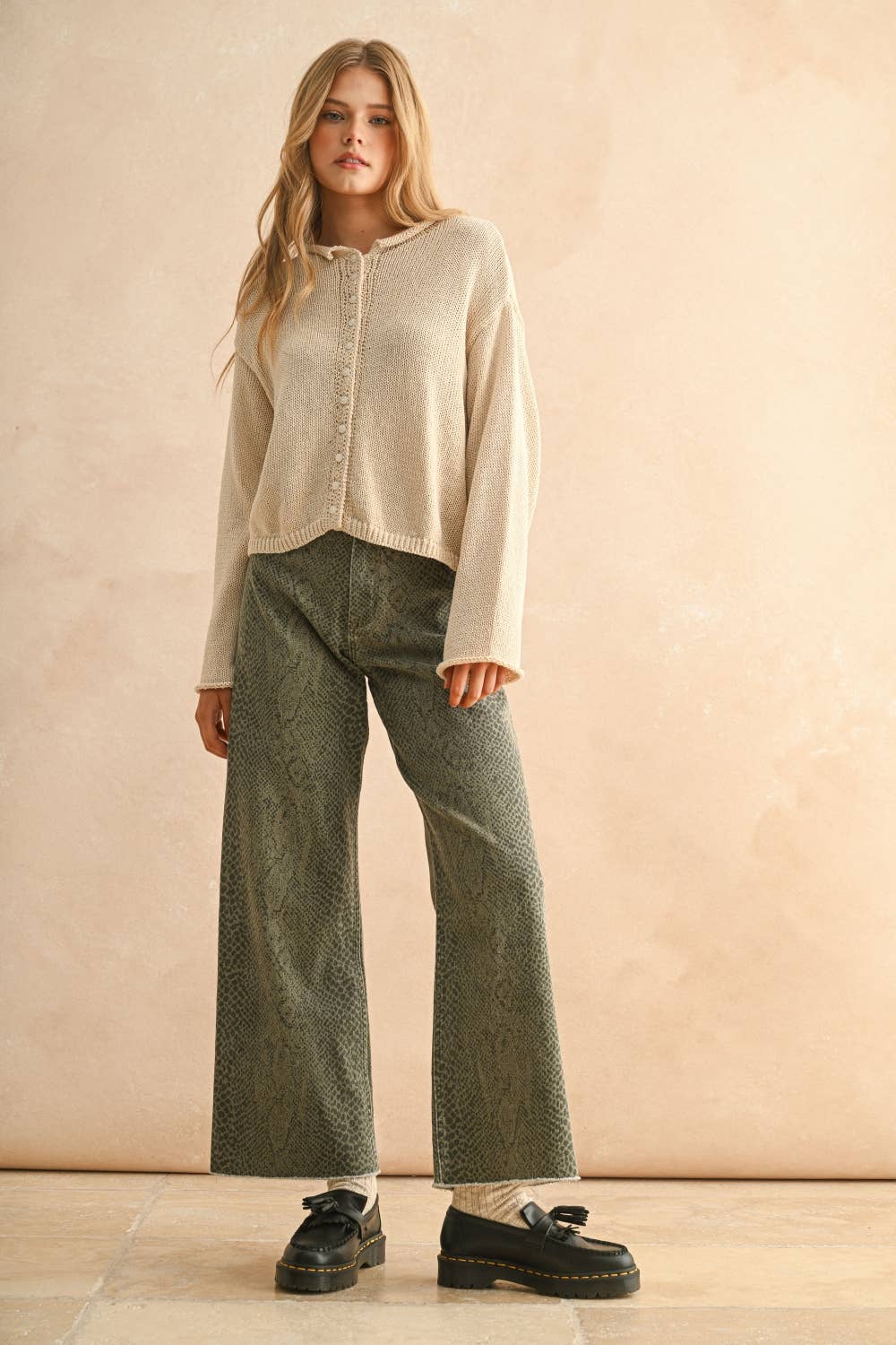 LIGHT WEIGHT BUTTON FRONT CARDIGAN