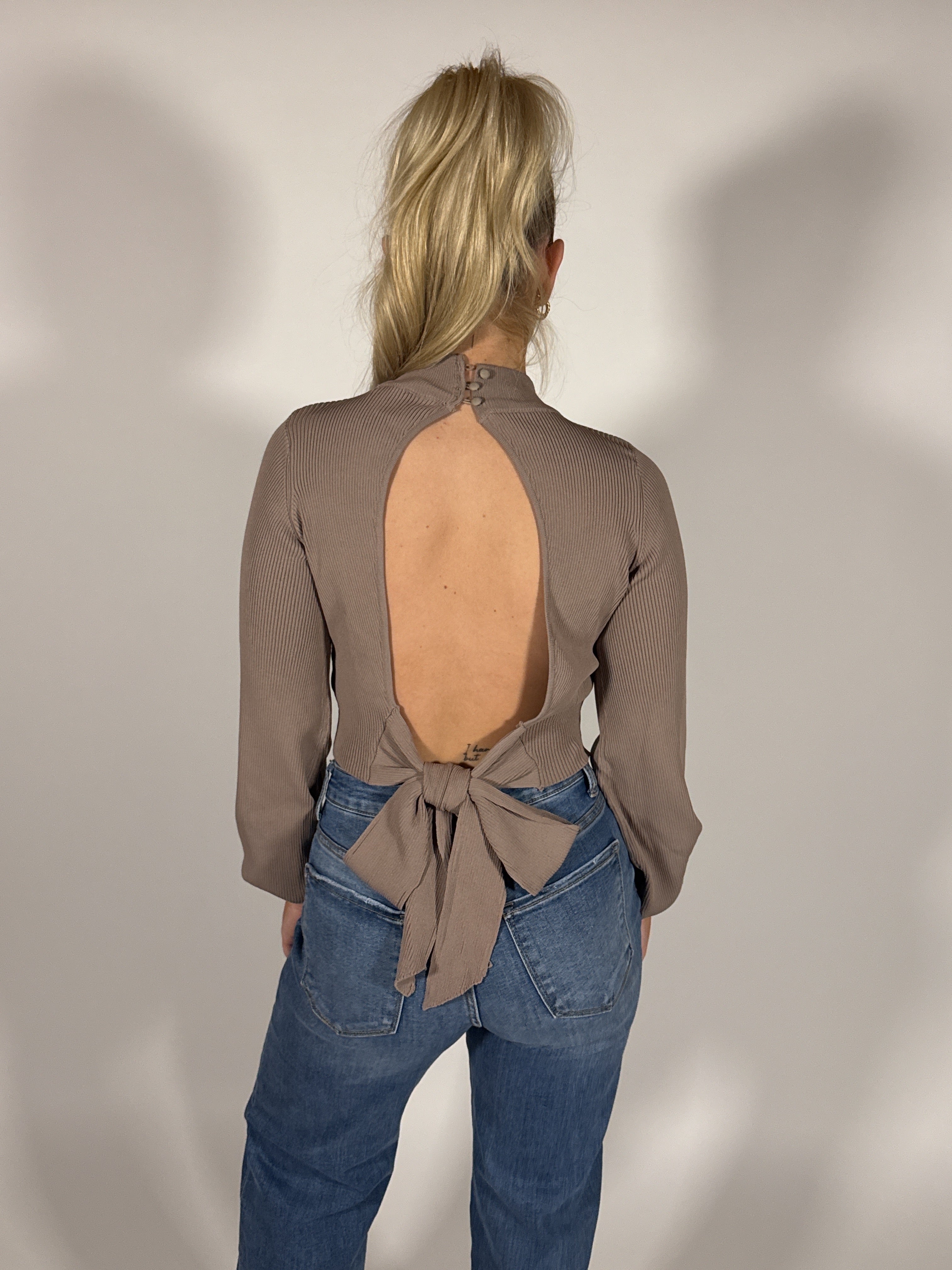 Open back bow sweater best sale