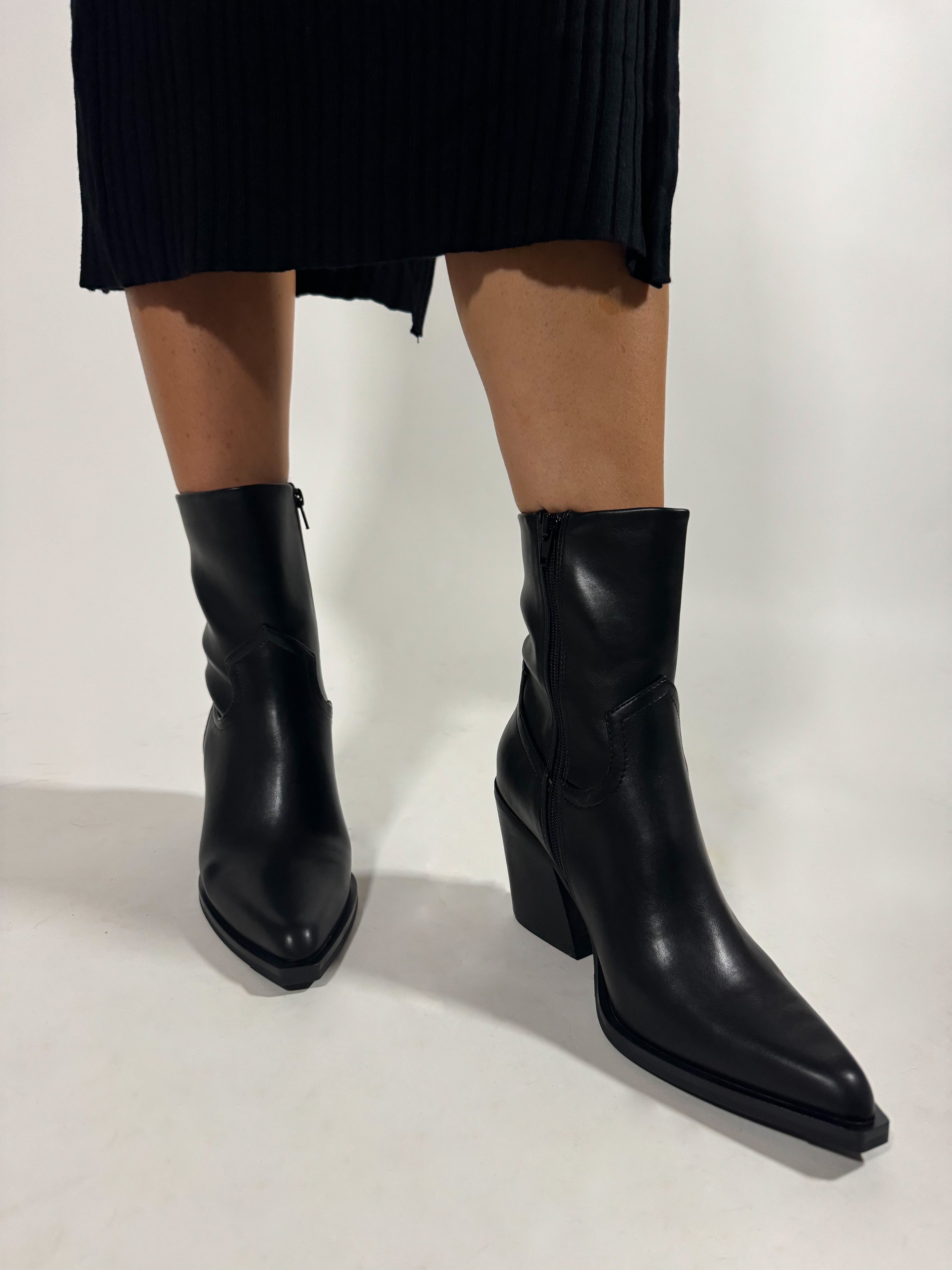 Short Pointed Leather Boot