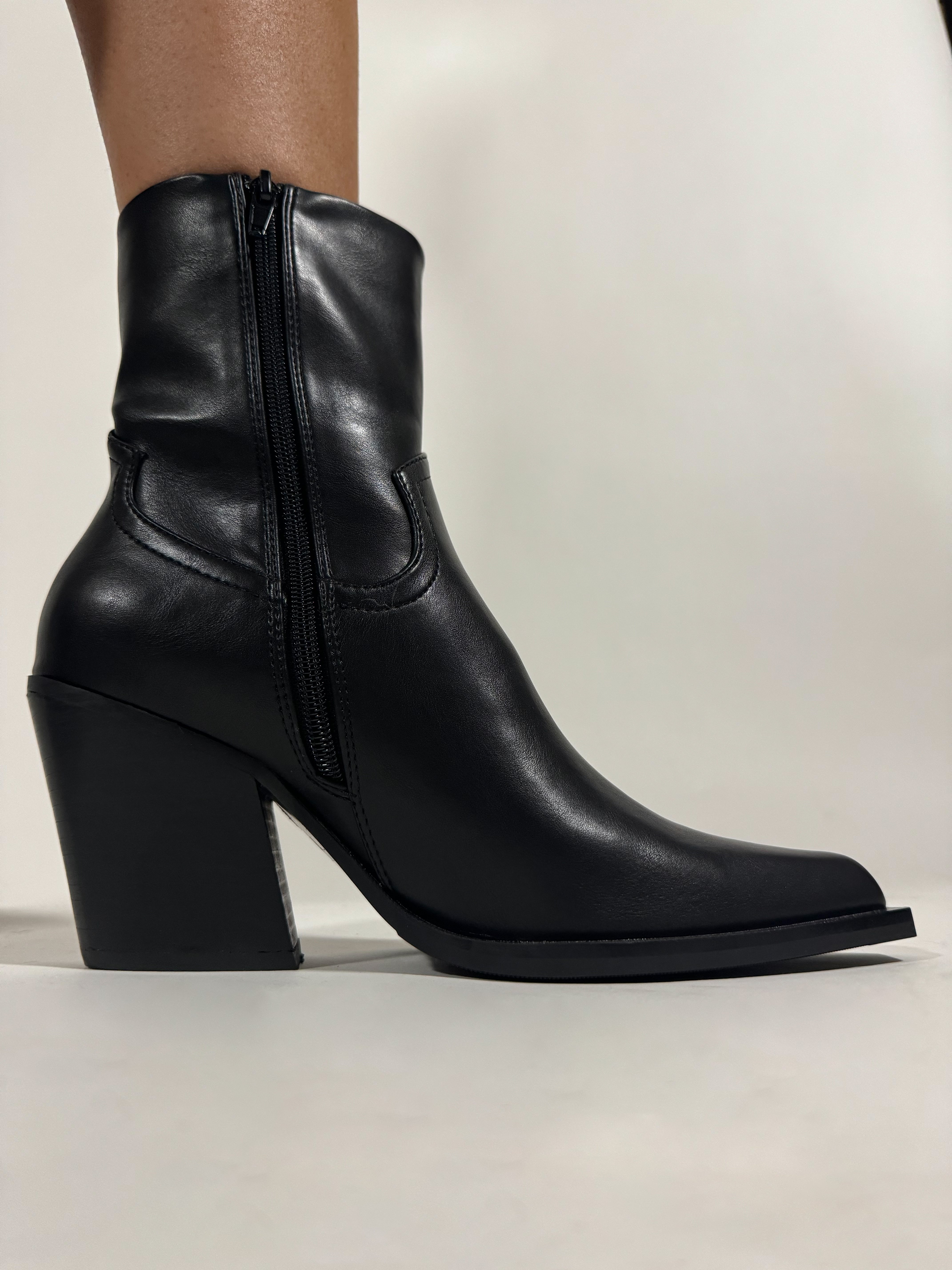 Short Pointed Leather Boot