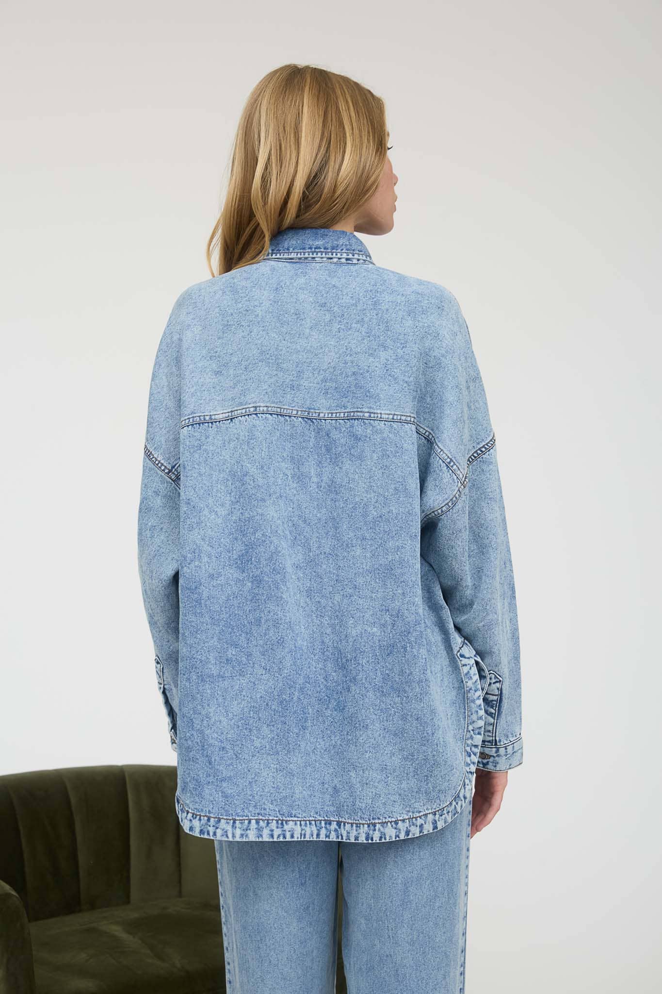 CHAMBRAY BUTTON DOWN LONG SLEEVE SHIRT